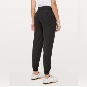 Lululemon On the Fly Jogger